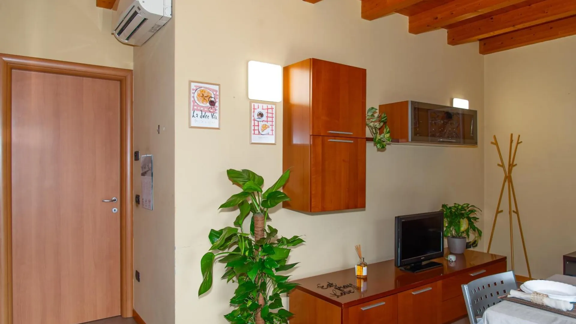 Casa Vacanze Renata Costa Volpino 0*,  Italy