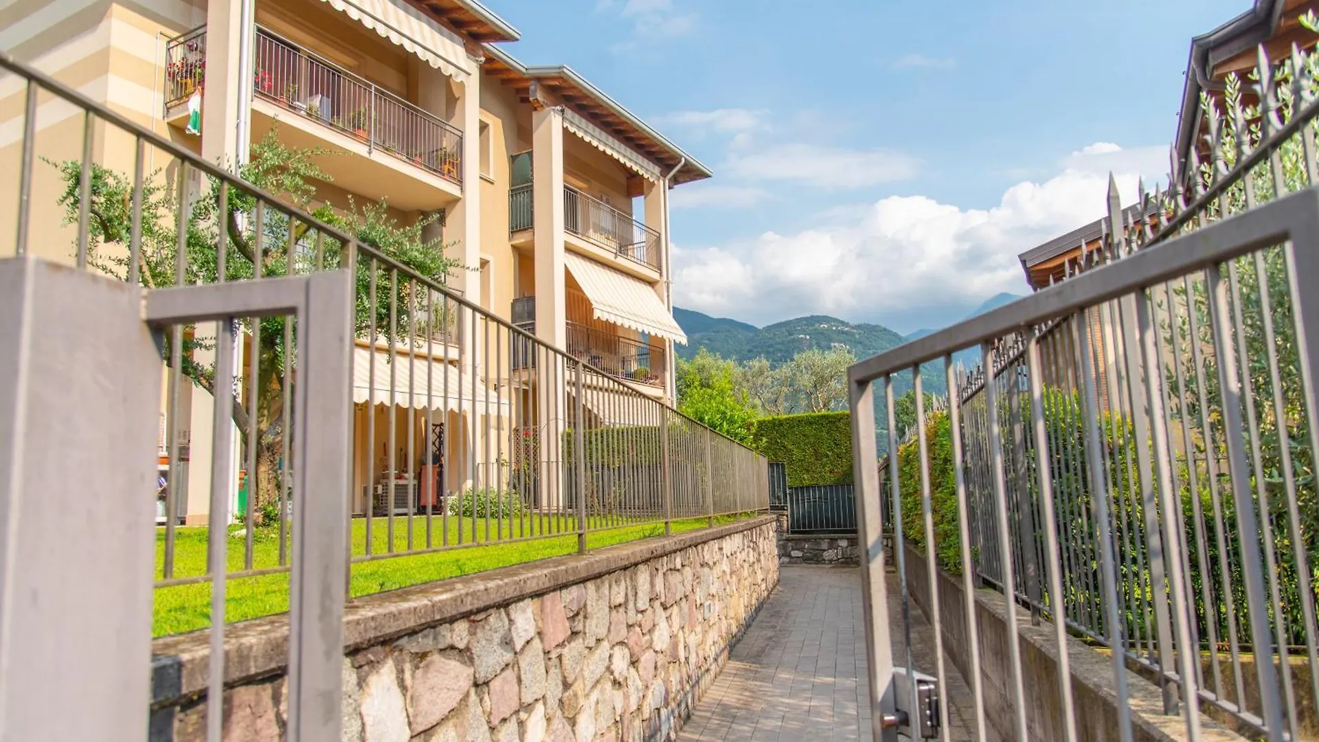 Apartment Casa Vacanze Renata Costa Volpino Italy